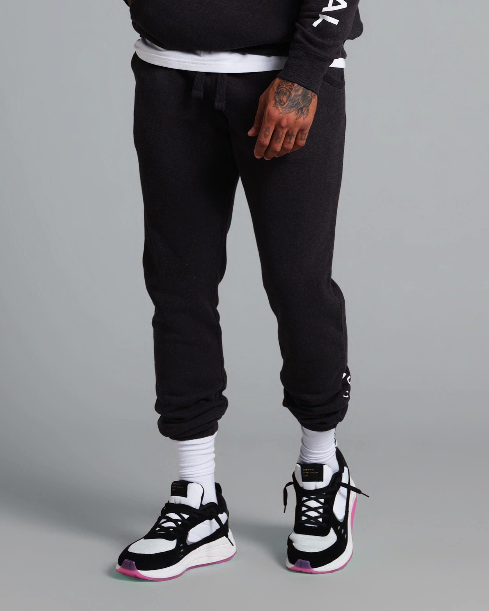 Gameday Sweatpant |Black Heather / White| front