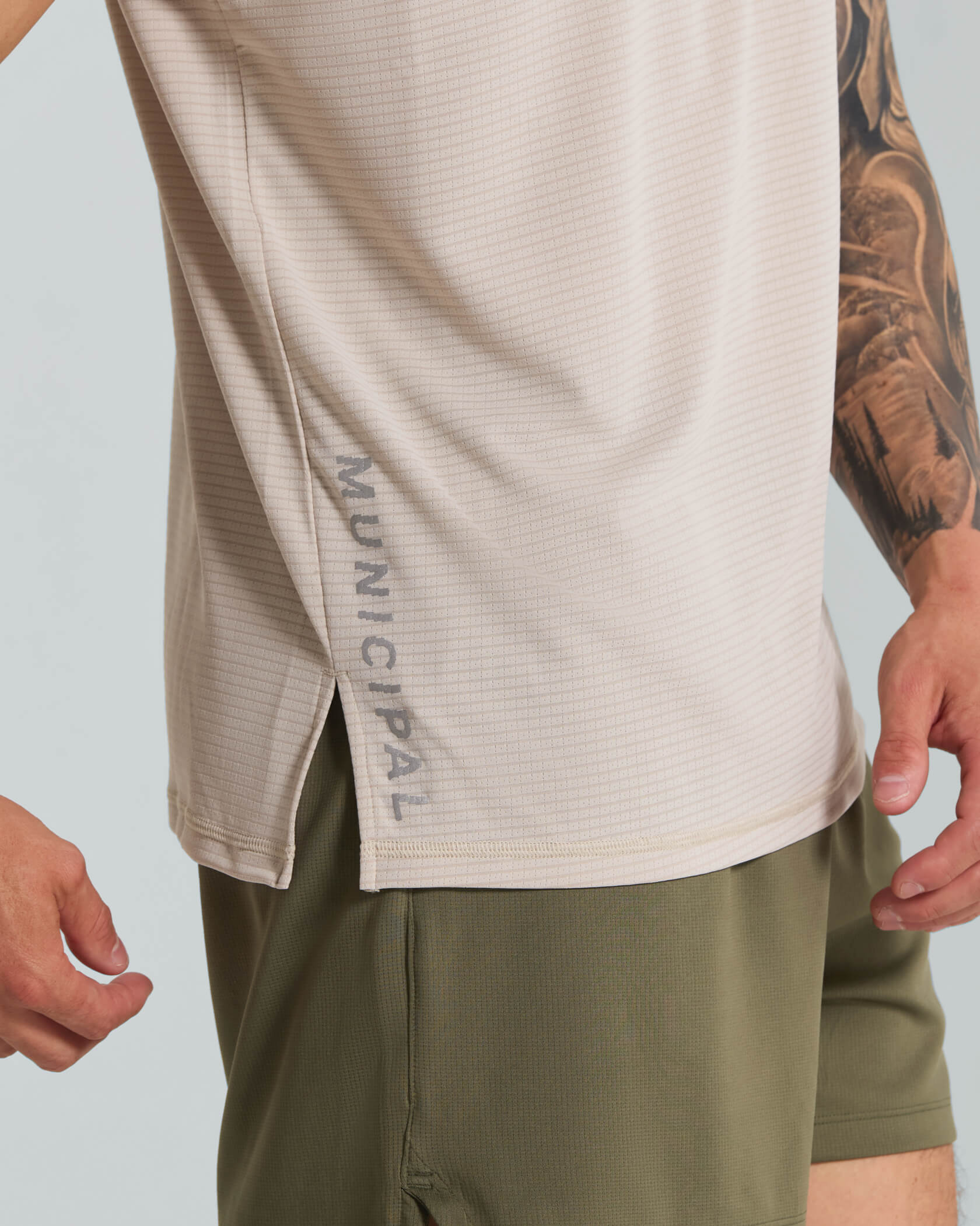 Run Core Tank |Silver Lining| logo