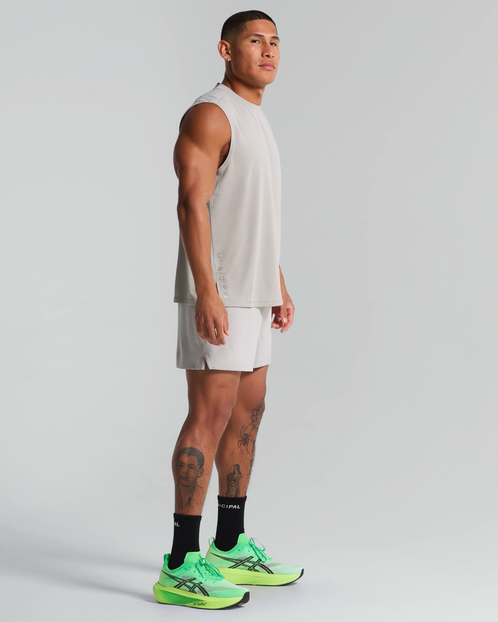 Run Core Tank |Smoke| outfit